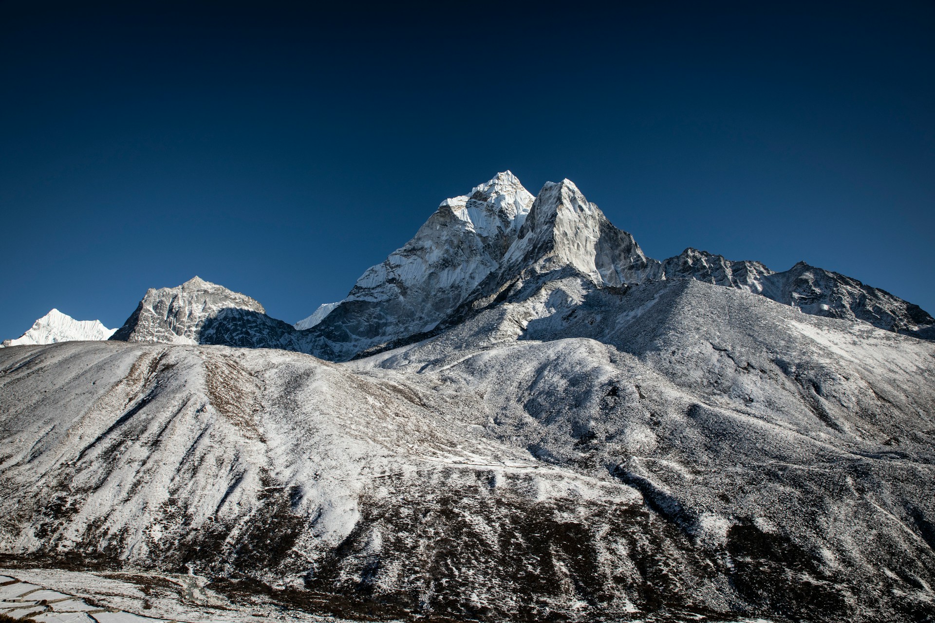 Most Challenging Mountains Under 8000m to Climb in Nepal – A Complete Guide